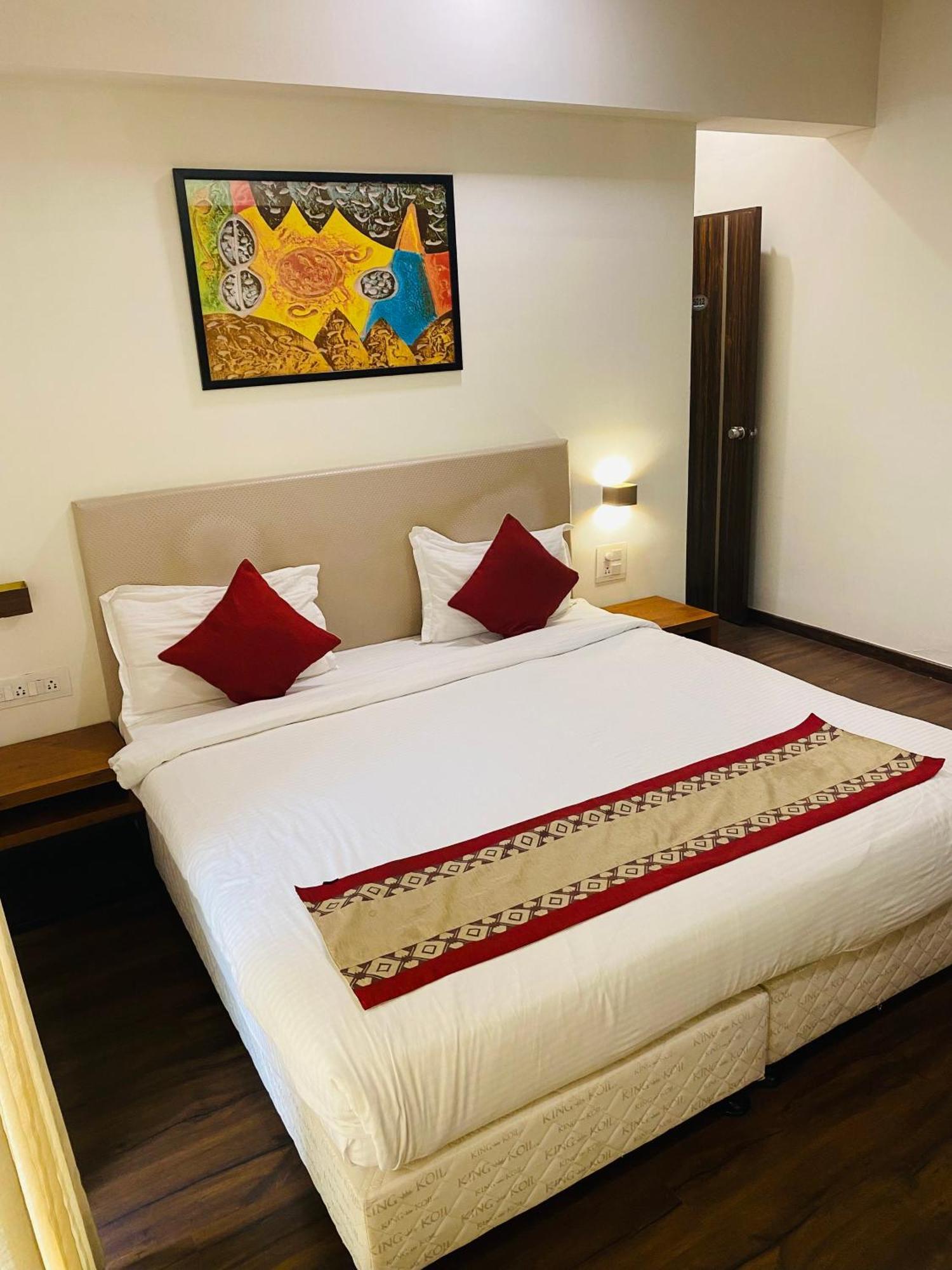 Mumbai House Luxury Apartments Santacruz East, Bombaj Zewnętrze zdjęcie